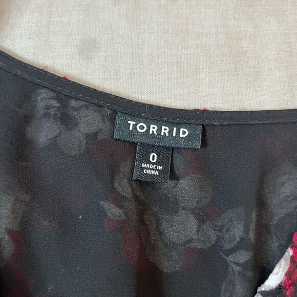 Torrid Black Red Floral Long Sleeve V-Neck Pullover Lined Peplum Blouse Size 0x - Picture 10 of 13